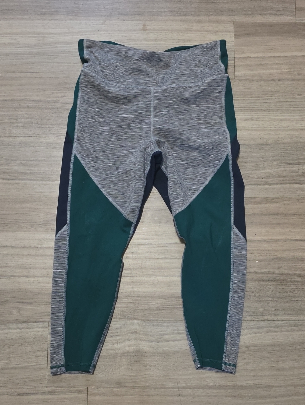 5/25$ GAP Colorblock Leggings in Heather Gray, Green & Black
